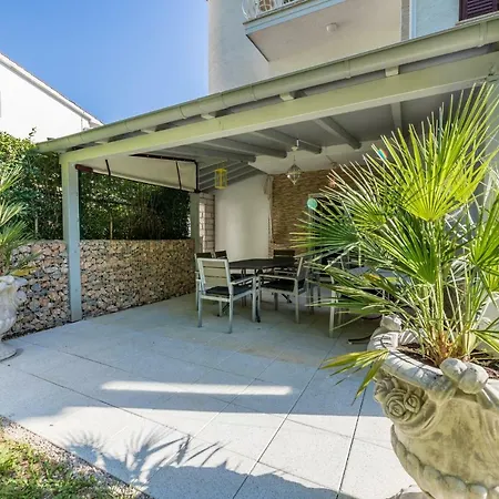 Apartment Pavic Garden