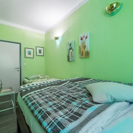 Apartment Pavic Garden