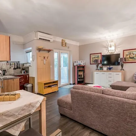 Apartment Pavic Garden