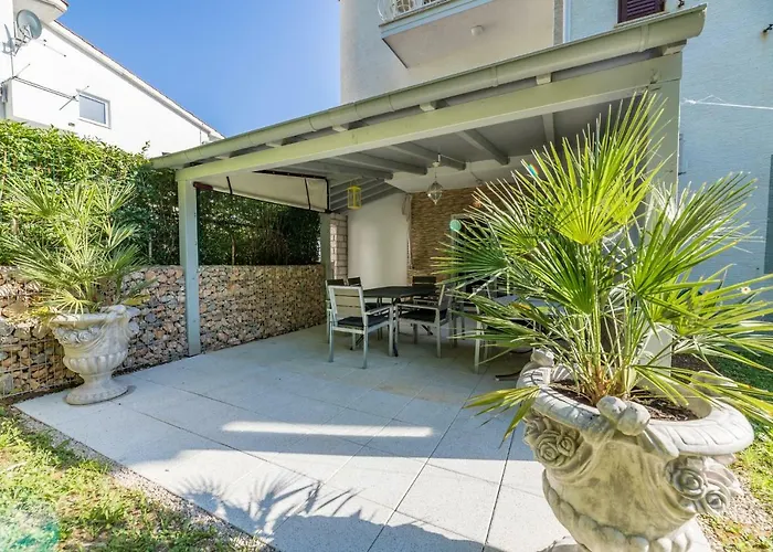 Apartment Pavic Garden